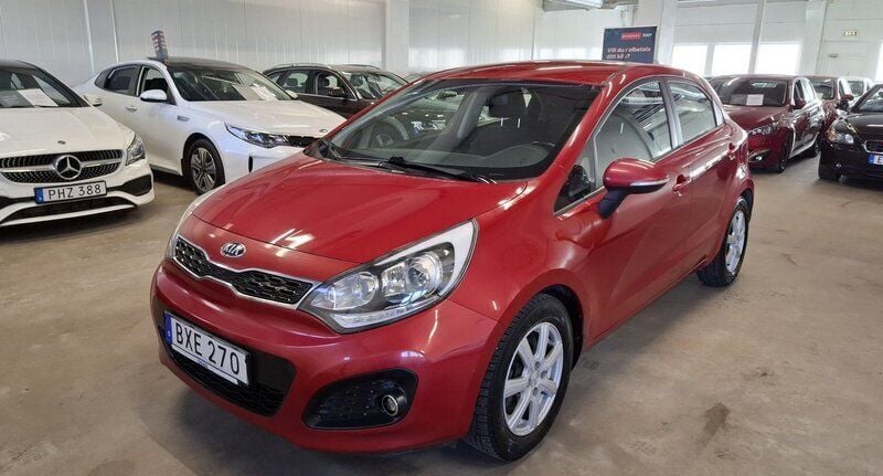 Röd Begagnad 2014 Kia Rio Halvkombi | 45 000 kr (Bra pris) - Bild 1/3
