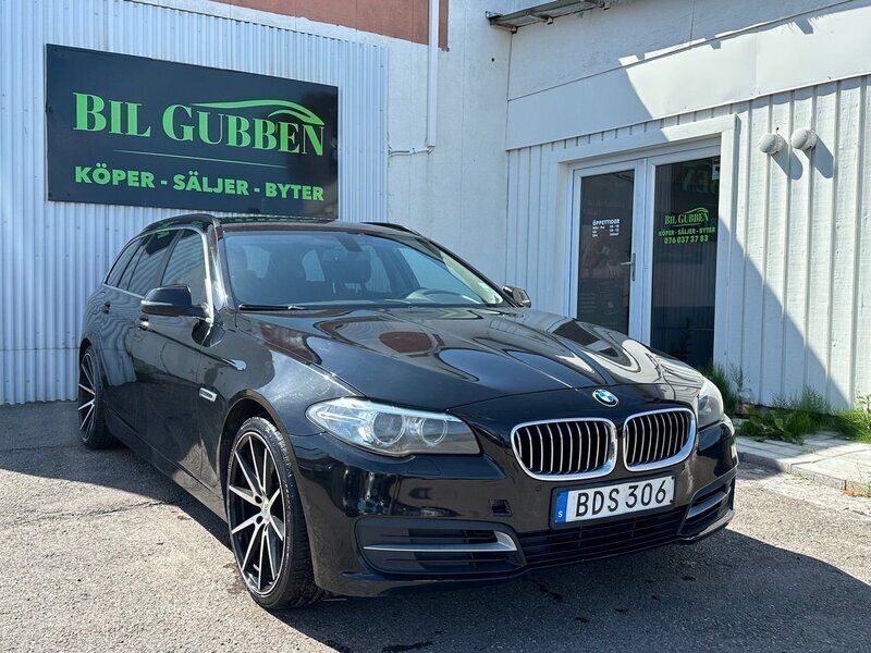 Svart Begagnad 2014 BMW 520 Kombi | 139 999 kr (Marknadspris) - Bild 1/4