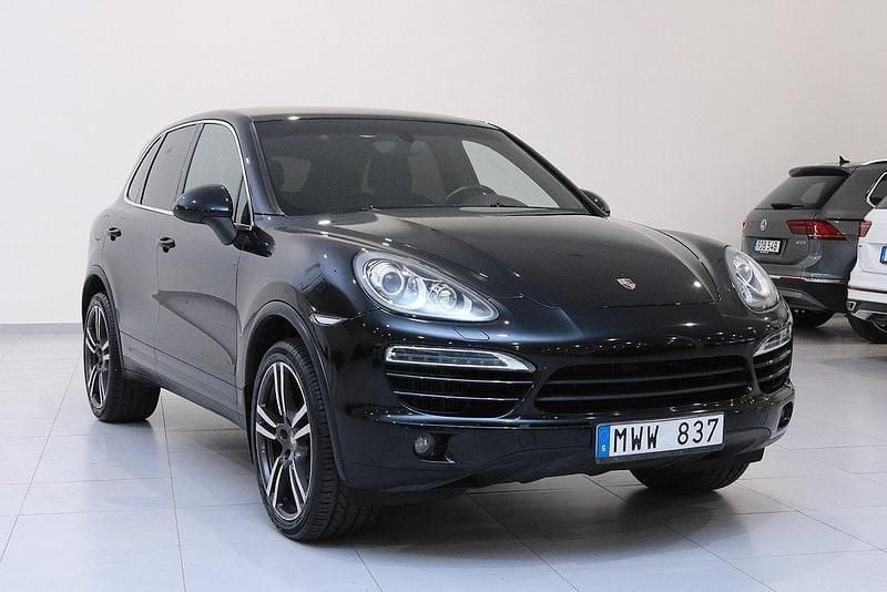 Svart Begagnad 2012 Porsche Cayenne SUV | 239 900 kr (Marknadspris) - Bild 1/4