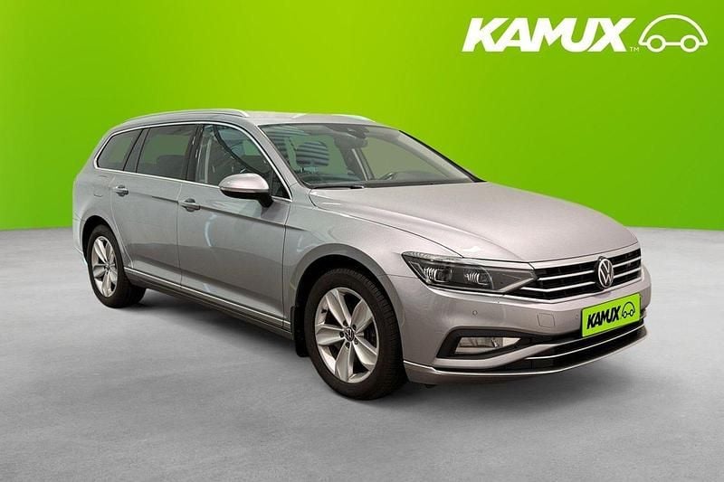 Silver/grå Begagnad 2022 VW Passat GT Kombi | 229 800 kr (Superpris) - Bild 1/4
