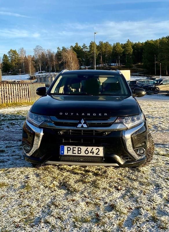 Begagnad 2017 Mitsubishi Outlander Comfort Edition SUV | 110 000 kr (Marknadspris) - Bild 1/4