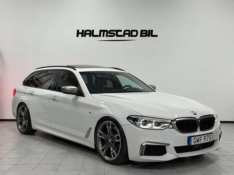 Vit Begagnad 2018 BMW M550 M Sport Sedan | 379 500 kr (Marknadspris) - Bild 1/4