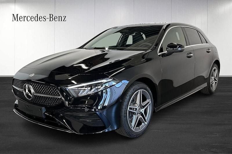 Svart (black) Begagnad 2023 Mercedes A250 Advanced Plus Halvkombi | 354 900 kr - Bild 1/4