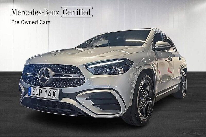 Silver Begagnad 2023 Mercedes GLA200 AMG SUV | 409 900 kr (Marknadspris) - Bild 1/4
