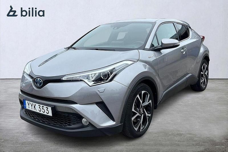 Mörkgrå Begagnad 2018 Toyota C-HR Edition SUV | 219 900 kr (Marknadspris) - Bild 1/4
