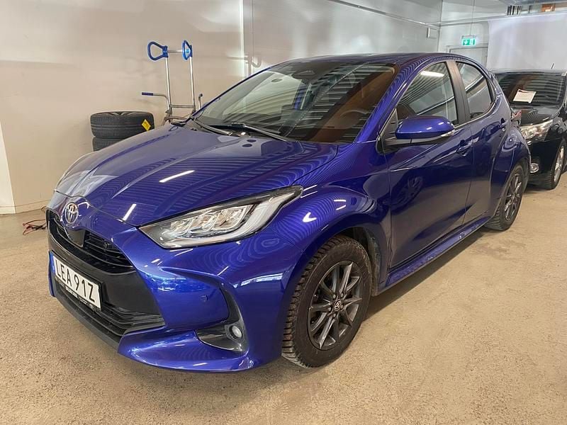 Begagnad Toyota Yaris 2024 Blå Halvkombi
