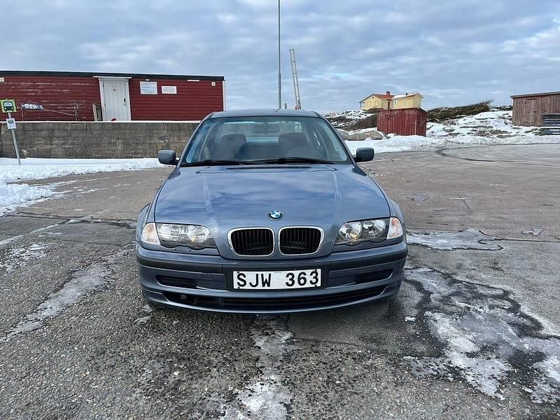 Begagnad BMW 316 105 HK (77 kW) 2001