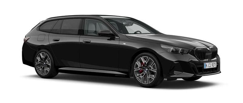 Svart (black sapphire metallic) Ny 2025 BMW 550e Comfort Edition Kombi | 1 055 300 kr (Marknadspris) - Bild 1/3