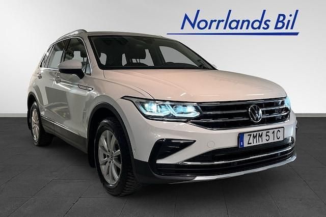 Vit (pure white) Begagnad 2021 VW Tiguan Elegance SUV | 319 000 kr (Marknadspris) - Bild 1/4
