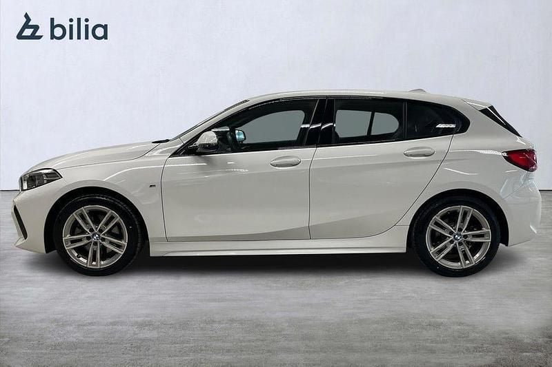 Begagnad BMW 118 M Sport 136 HK (100 kW) 2024 Vit Halvkombi