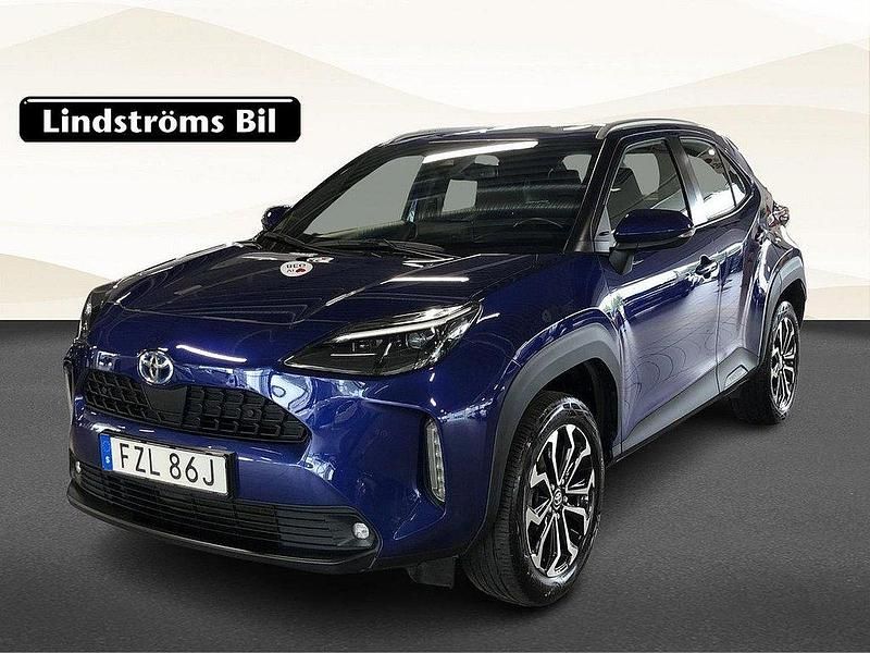 Mörkblå Begagnad 2021 Toyota Yaris Cross Active SUV | 273 900 kr (Lite dyr) - Bild 1/3