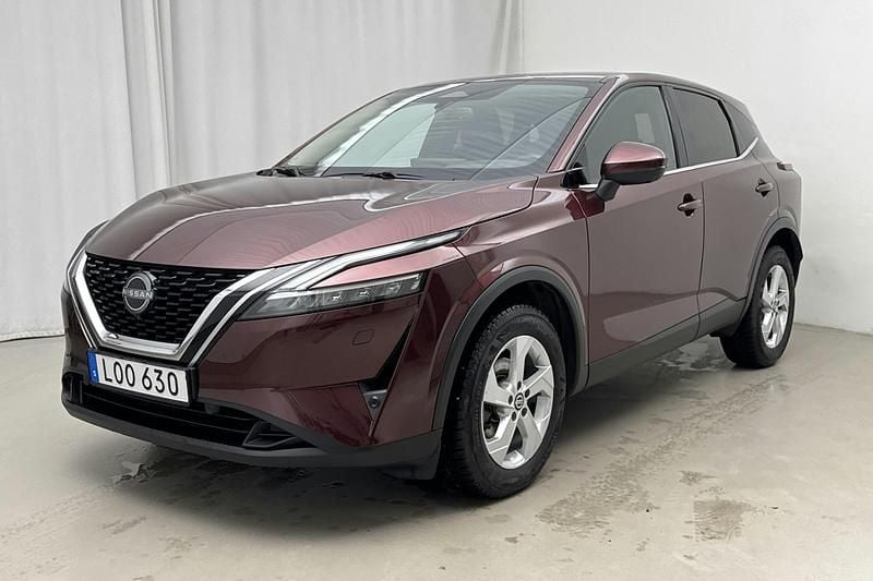 Mörkröd Begagnad 2022 Nissan Qashqai N-Connecta SUV | 259 000 kr (Marknadspris) - Bild 1/4