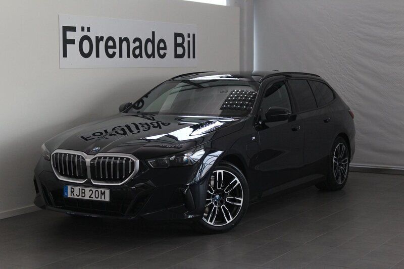 Svart Ny 2024 BMW 530e M Sport Kombi | 730 100 kr (Lite dyr) - Bild 1/4