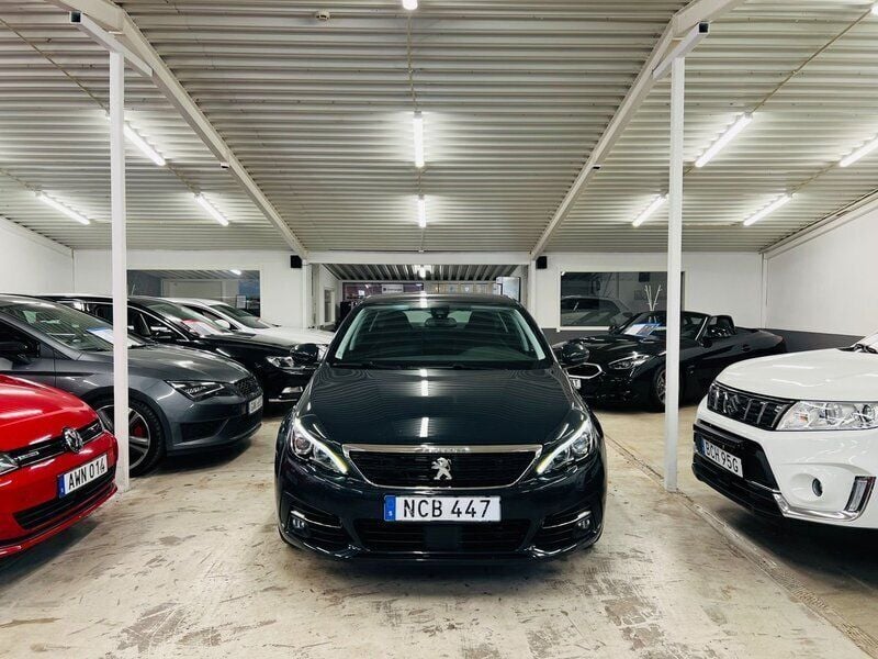 Mörkgrå Begagnad 2018 Peugeot 308 S Halvkombi | 79 900 kr - Bild 1/4
