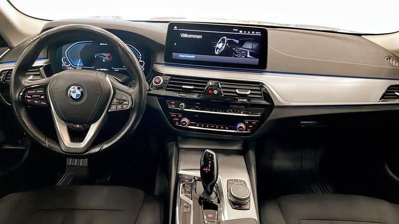 Begagnad BMW 530 184 HK (135 kW) 2022 Vit Kombi