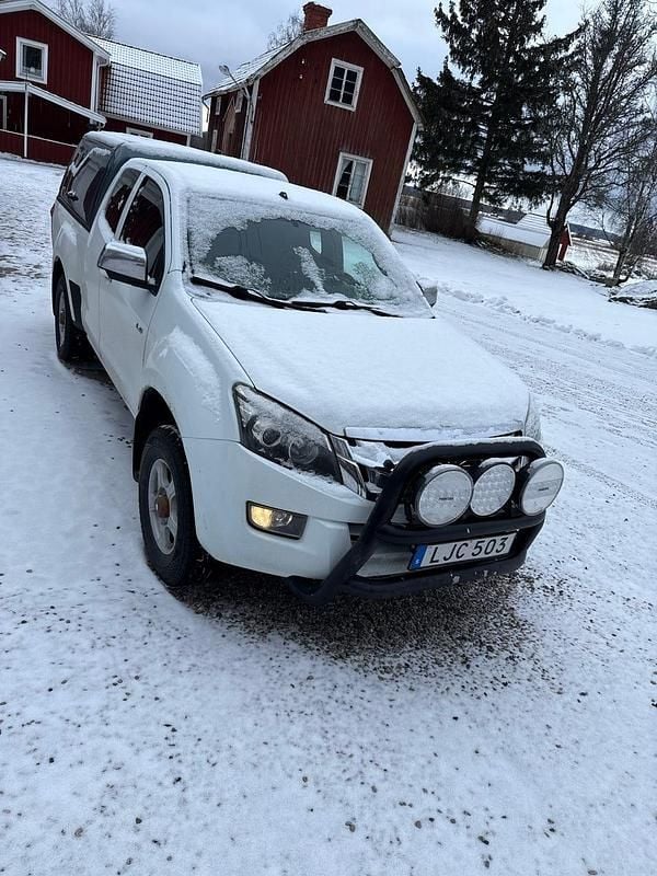 Begagnad Isuzu D-Max 200 HK (147 kW) 2014 Sedan