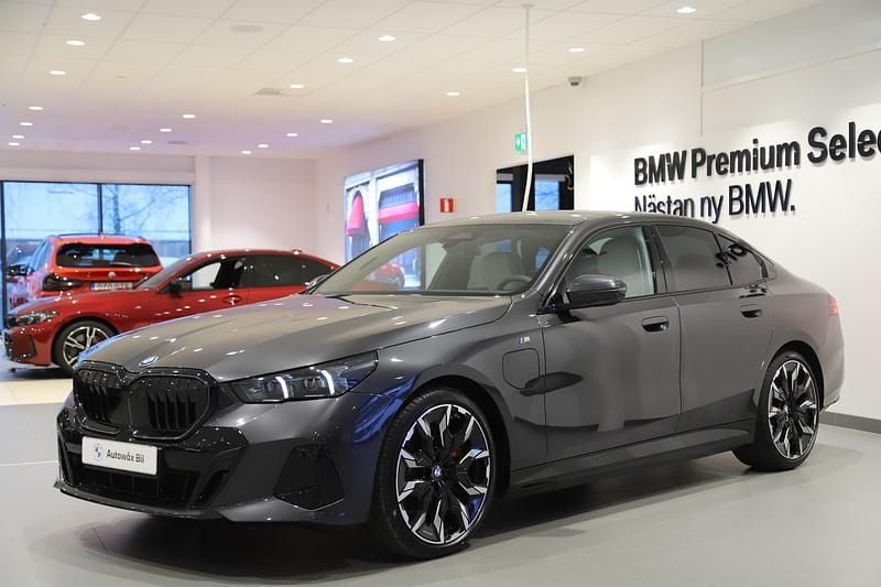 Ny BMW 550e Comfort Edition 2025 Grå Sedan