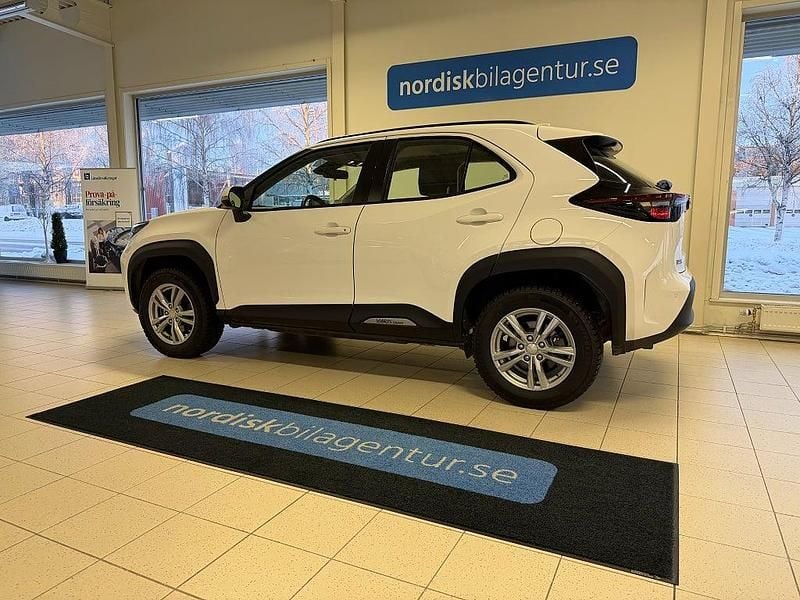 Begagnad Toyota Yaris Cross Active 92 HK (67 kW) 2023 Vit SUV