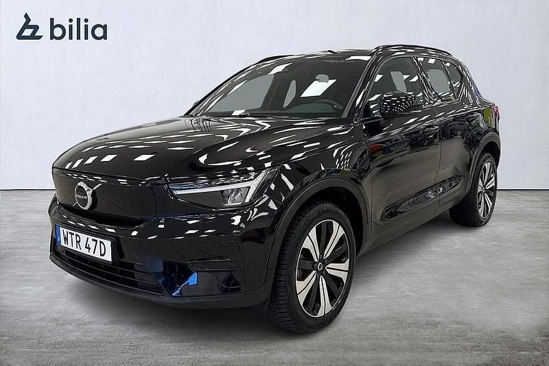 Svart Begagnad 2022 Volvo XC40 Core SUV | 314 900 kr - Bild 1/3