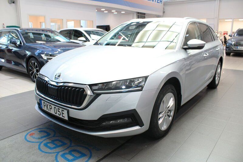 Grå Begagnad 2021 Skoda Octavia Ambition Kombi | 209 900 kr (Marknadspris) - Bild 1/4
