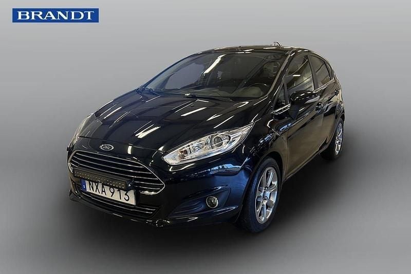 Svart Begagnad 2016 Ford Fiesta Titanium Halvkombi | 94 900 kr (Marknadspris) - Bild 1/4