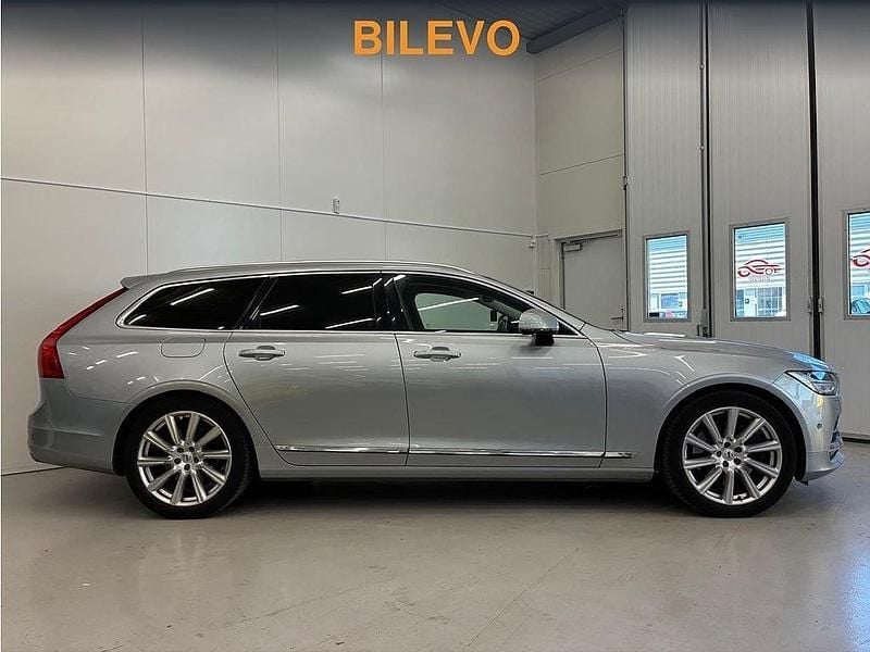 Silver Begagnad 2017 Volvo V90 Inscription Kombi | 249 800 kr (Marknadspris) - Bild 1/4