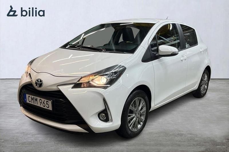 Vit Begagnad 2017 Toyota Yaris Active Halvkombi | 109 900 kr (Marknadspris) - Bild 1/3