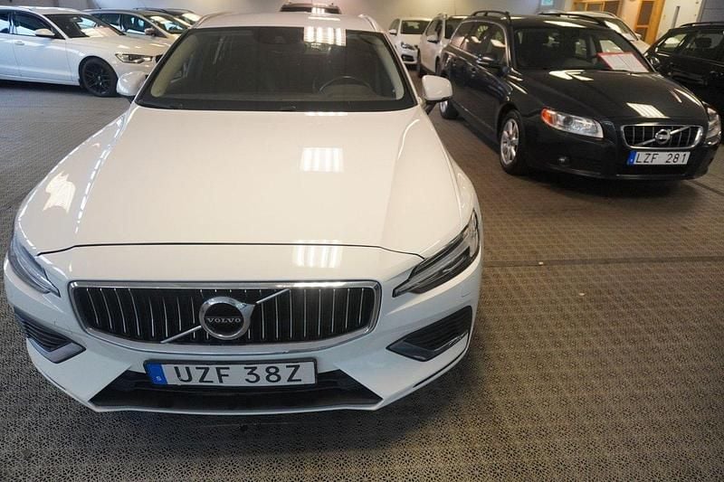 Vit Begagnad 2021 Volvo V60 Inscription Kombi | 274 000 kr (Marknadspris) - Bild 1/4