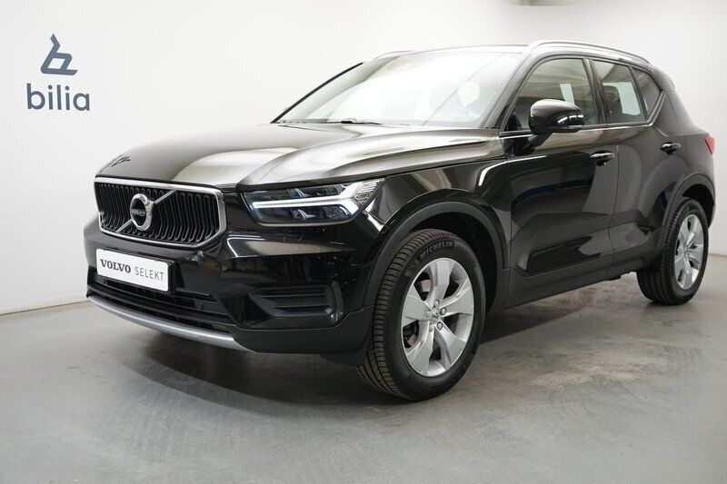 Svart Begagnad 2022 Volvo XC40 Momentum SUV | 289 900 kr (Bra pris) - Bild 1/3