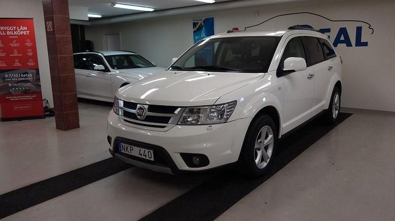 Vit Begagnad 2012 Fiat Freemont SUV | 74 900 kr (Marknadspris) - Bild 1/4