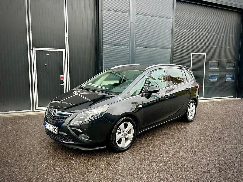 Begagnad Opel Zafira Tourer 131 HK (96 kW) 2012 Svart Minibuss