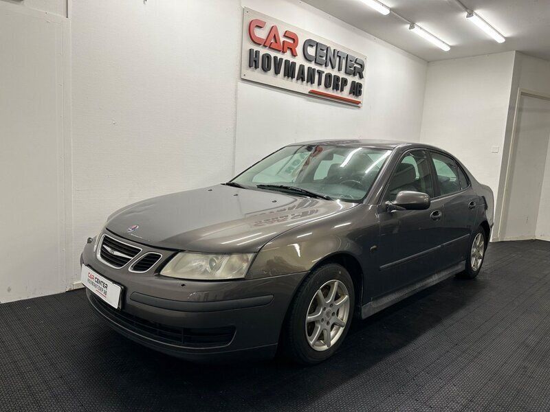 Brun Begagnad 2004 Saab 9-3 Linear Sedan | 19 900 kr (Marknadspris) - Bild 1/4
