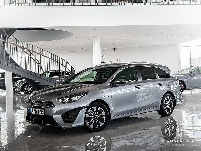 Grå Begagnad 2022 Kia Ceed Sportswagon Advance Kombi | 249 000 kr (Marknadspris) - Bild 1/4