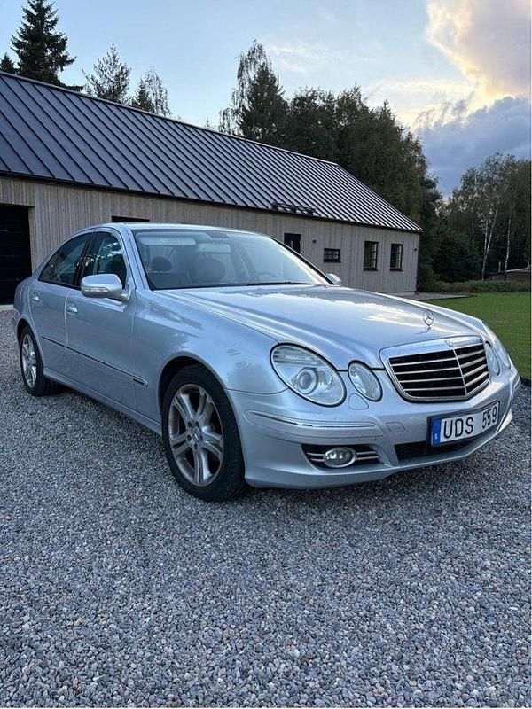 Silver Begagnad 2007 Mercedes E320 Avantgarde Sedan | 59 000 kr (Marknadspris) - Bild 1/3