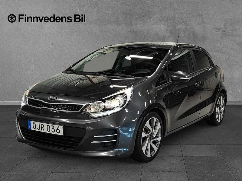 Grå Begagnad 2016 Kia Rio Halvkombi | 89 000 kr (Marknadspris) - Bild 1/4