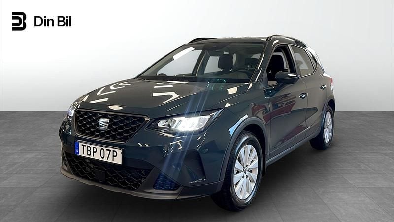 Blå Begagnad 2025 Seat Arona SUV | 214 500 kr (Marknadspris) - Bild 1/4