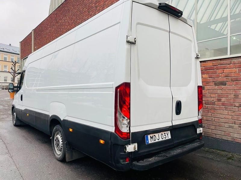 Begagnad Iveco Daily 156 HK (114 kW) 2023 Vit Van
