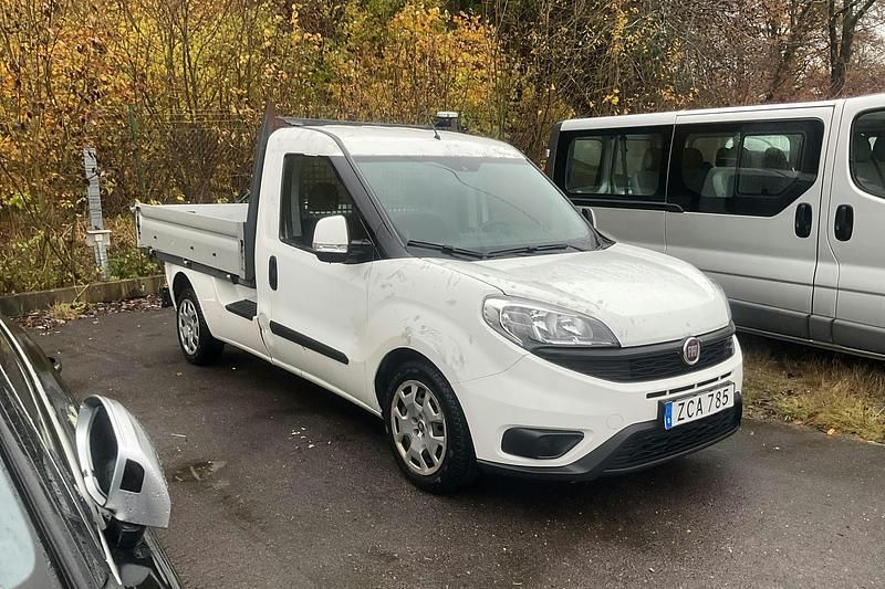 Vit Begagnad 2018 Fiat Doblò Minibuss | 99 000 kr (Dyr) - Bild 1/3