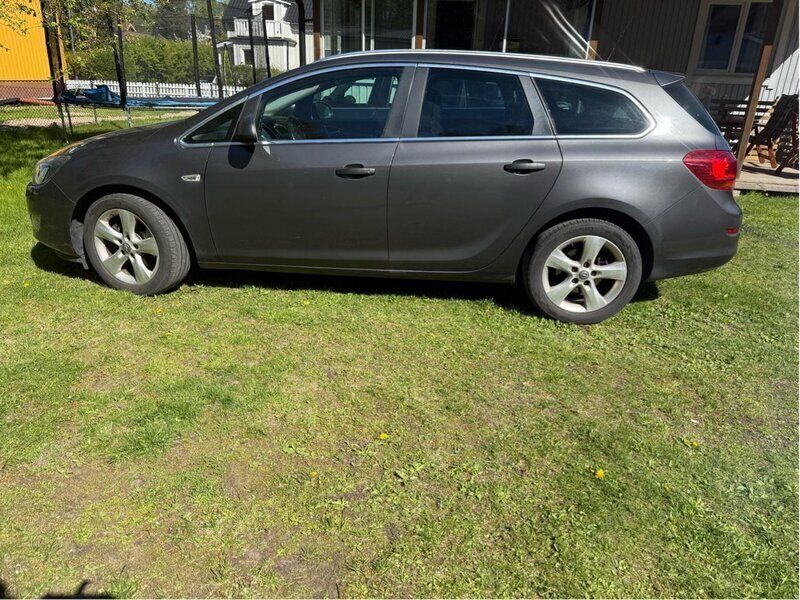 Grå Begagnad 2011 Opel Astra Enjoy Kombi | 35 000 kr (Marknadspris) - Bild 1/4