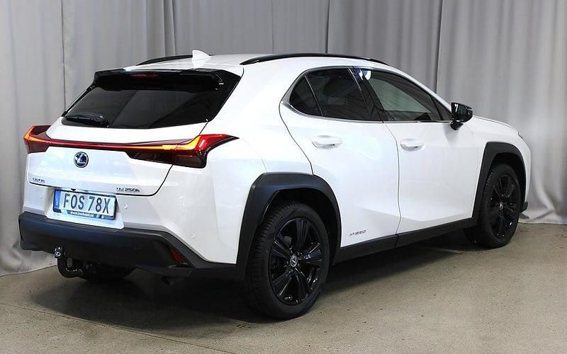 Begagnad Lexus UX 250h 184 HK (135 kW) 2021 Vit (pärlemovit) SUV