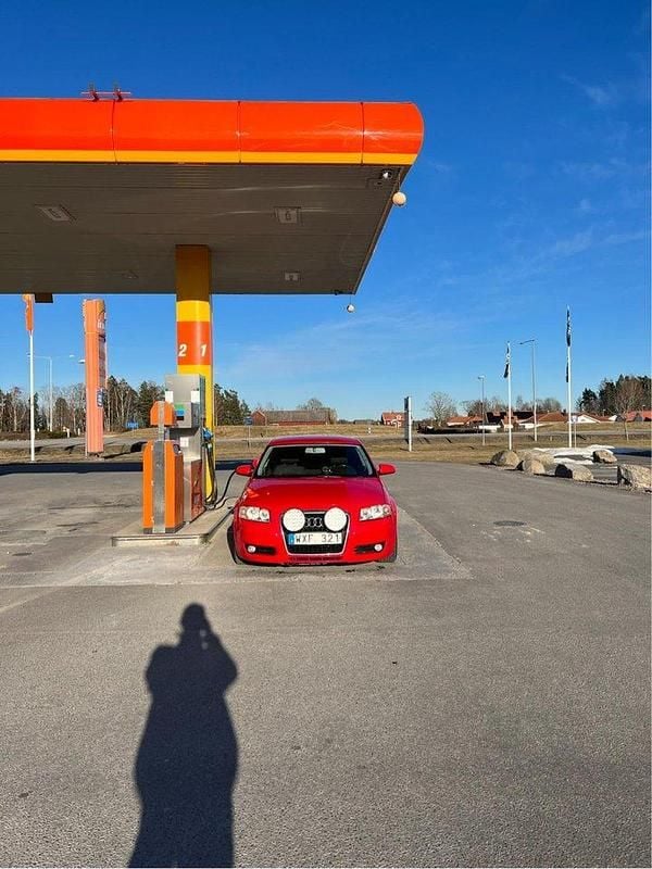 Röd Begagnad 2006 Audi A3 Halvkombi | 30 000 kr - Bild 1/4
