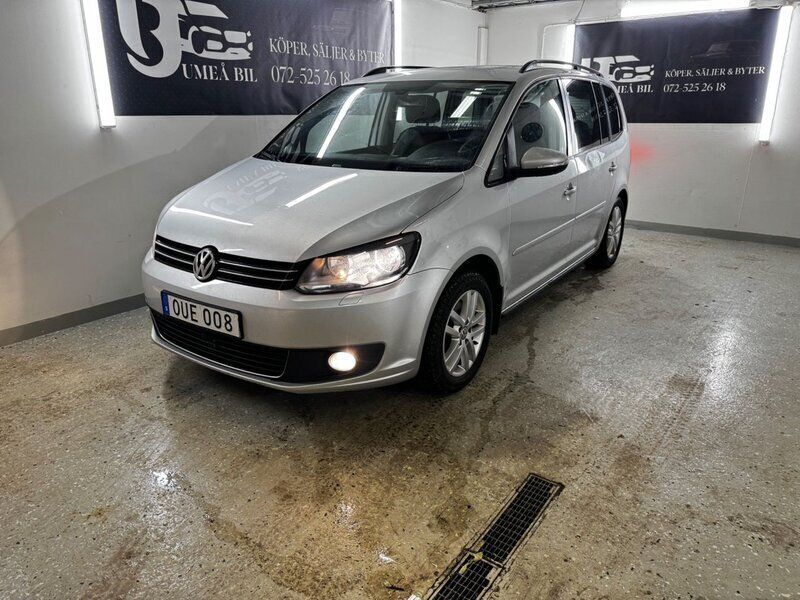 Silver Begagnad 2015 VW Touran Minibuss | 62 900 kr (Bra pris) - Bild 1/4