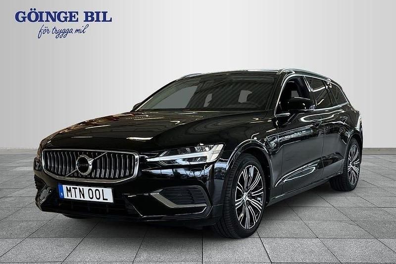 Svart Begagnad 2021 Volvo V60 Kombi | 329 000 kr (Marknadspris) - Bild 1/3