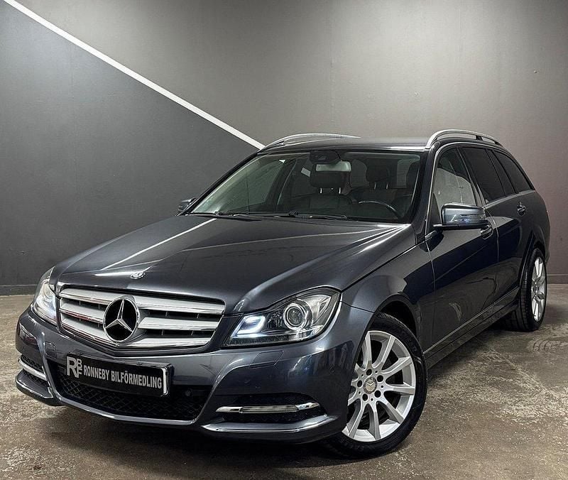 Mörkgrå (grå) Begagnad 2013 Mercedes C220 Avantgarde Kombi | 144 900 kr (Marknadspris) - Bild 1/4