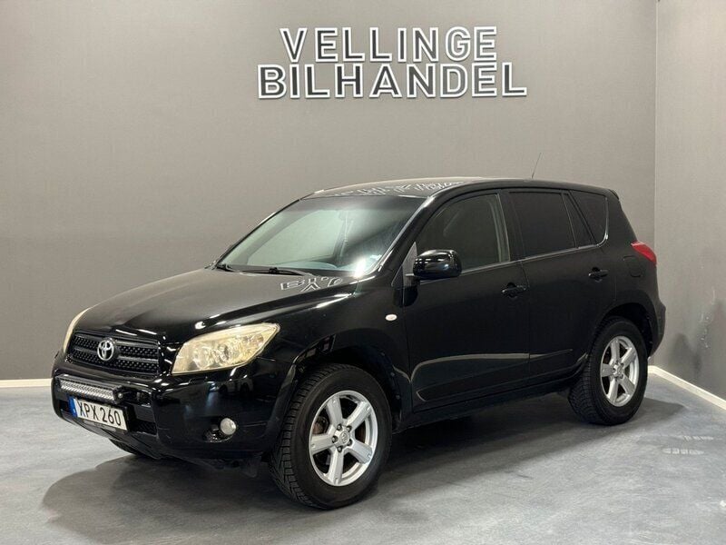 Svart Begagnad 2006 Toyota RAV4 SUV | 69 900 kr (Marknadspris) - Bild 1/4
