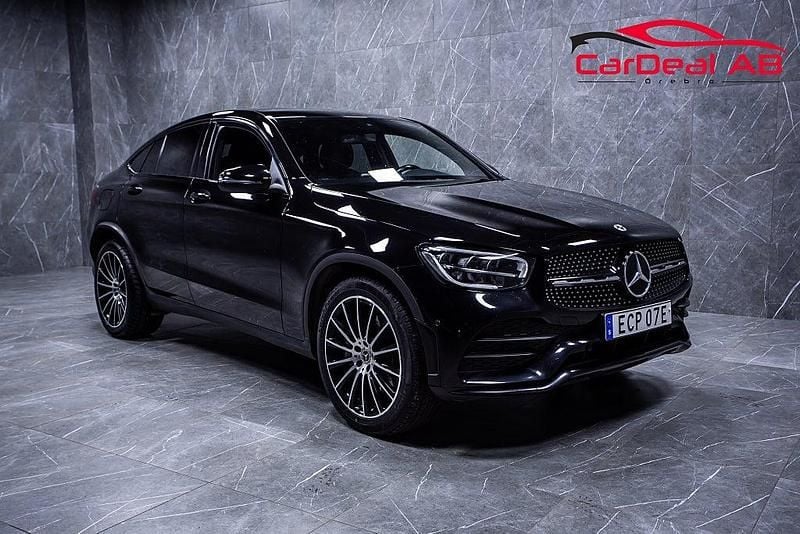 Svart Begagnad 2020 Mercedes GLC220 AMG line Sportkupé | 404 800 kr (Marknadspris) - Bild 1/4