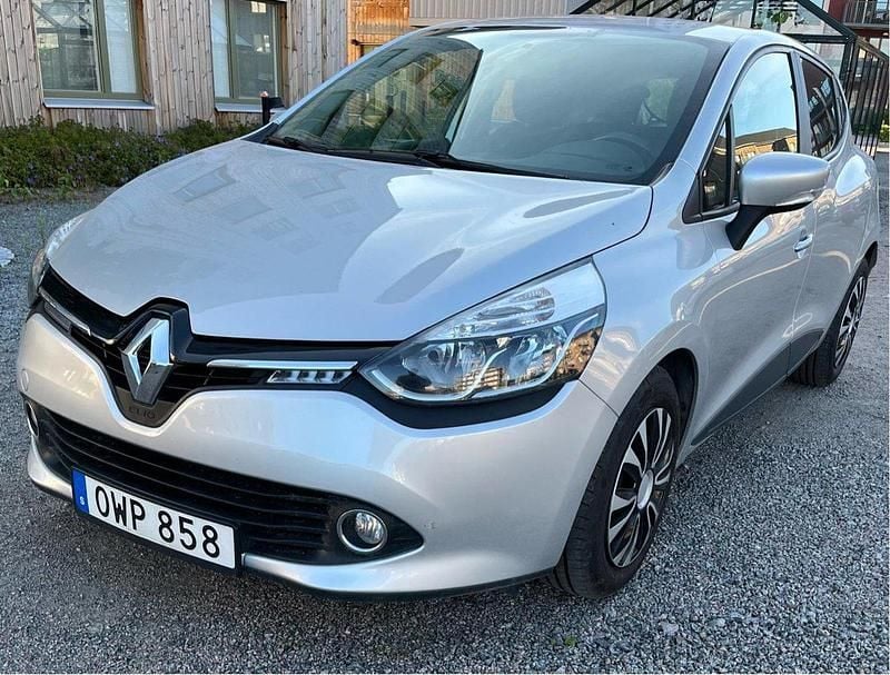 Silver Begagnad 2016 Renault Clio IV Expression Halvkombi | 70 000 kr (Bra pris) - Bild 1/3