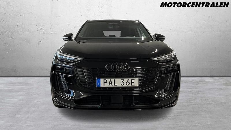 Begagnad Audi Q6 e-tron S-Line 284 kW (387 HK) 2025 Svart SUV