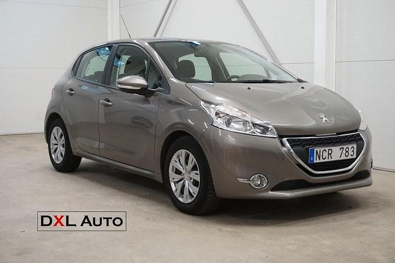 Mörkgrå (grå) Begagnad 2012 Peugeot 208 Halvkombi | 49 900 kr (Marknadspris) - Bild 1/4