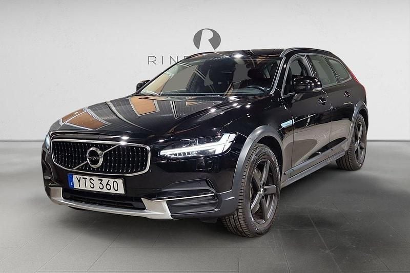 Svart Begagnad 2017 Volvo V90 CC Kinetic Kombi | 209 900 kr (Marknadspris) - Bild 1/3
